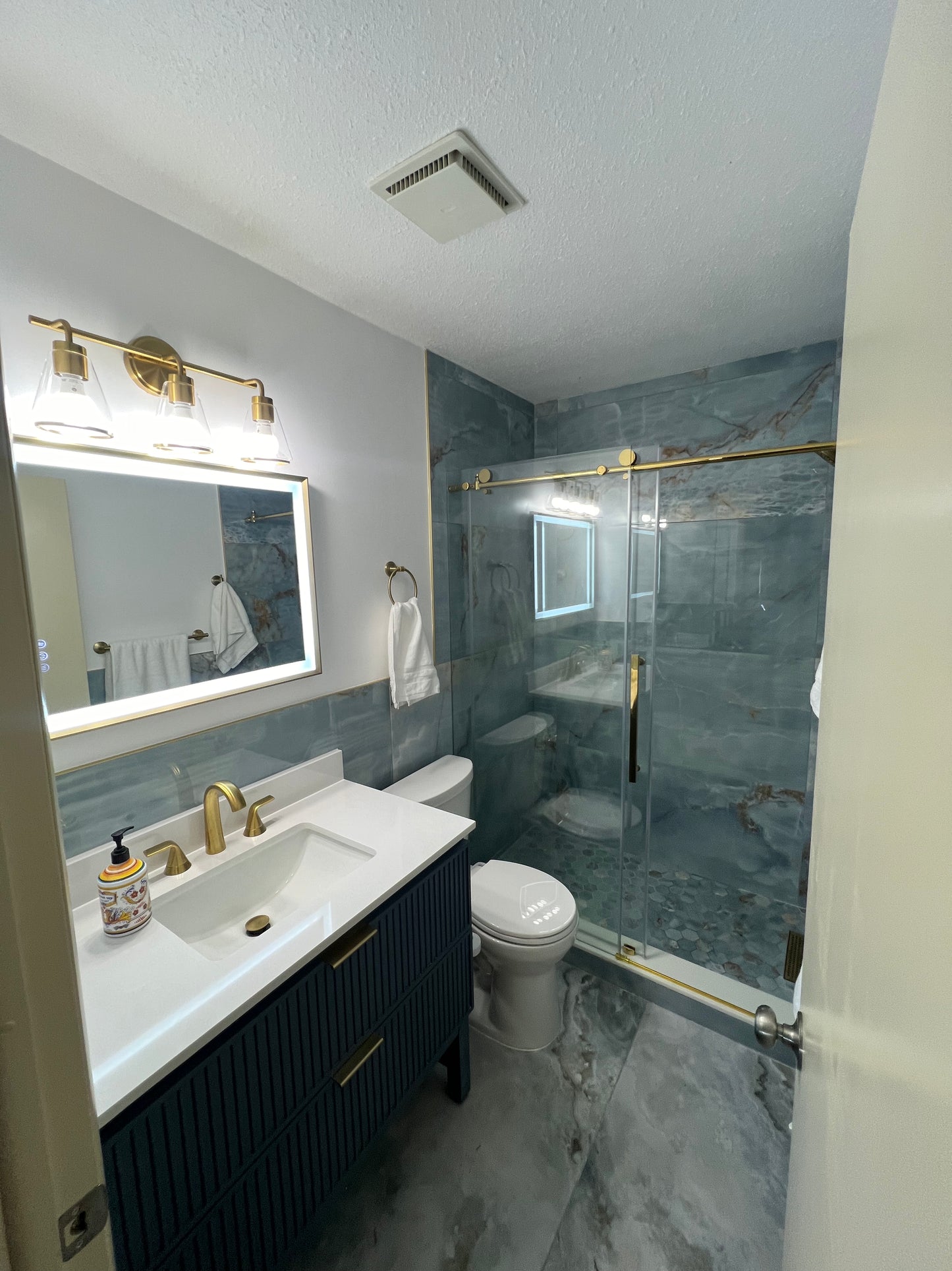 Modern Bathroom Build – From Bare Walls to Timeless Elegance
