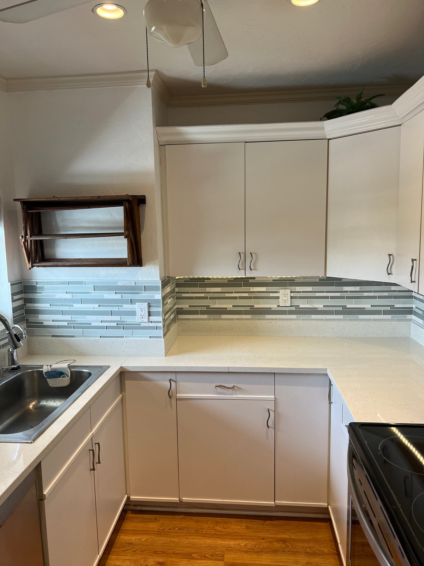 Kitchen Countertop Upgrade – From Dated Wood to Bright, Modern Marble